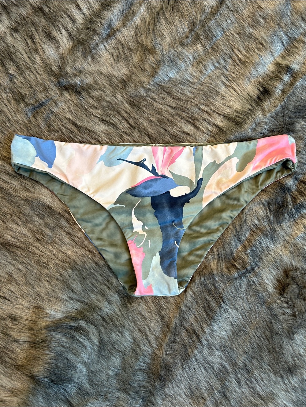 NEW Carve Designs St. Barth
Reversible Bikini Bottom Floral Ribbed Green XL